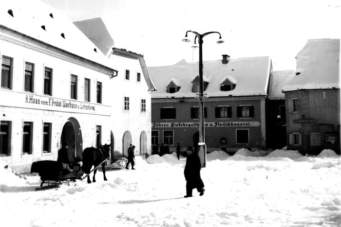 Zöhrer Haus im Winter circa 1930.